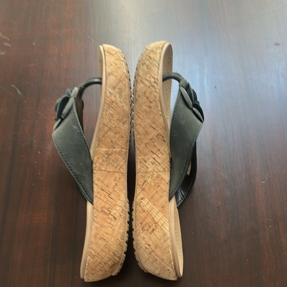 Crocs A Leigh Flower Leather Flip Flop Sandal Cork Platform Wedge Black Size 10 - Picture 9 of 17
